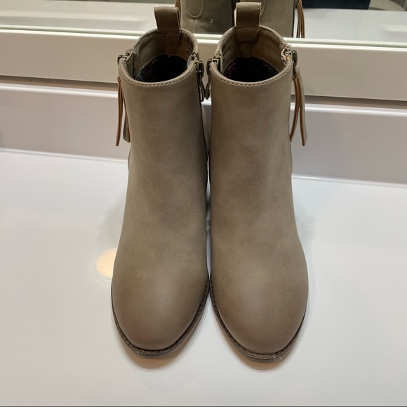 ARider Girl Stacked Leather Heel - Picture 5 of 5